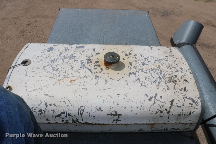 image for item DC7563 1981 Gleaner L2 combine