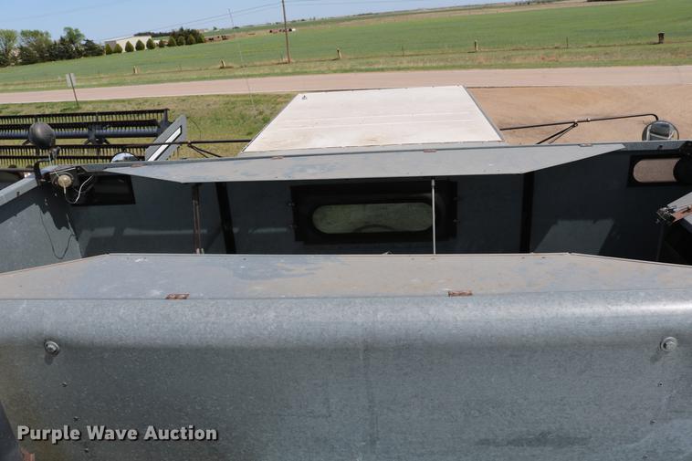 image for item DC7563 1981 Gleaner L2 combine