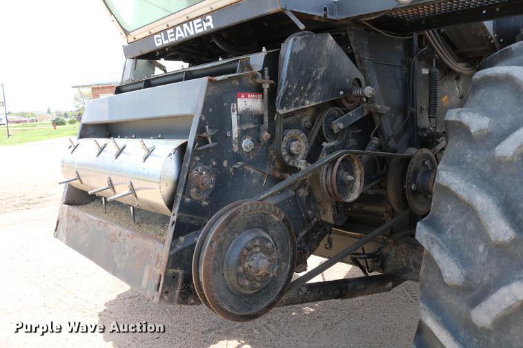 image for item DC7563 1981 Gleaner L2 combine