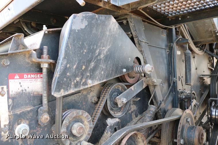 image for item DC7563 1981 Gleaner L2 combine