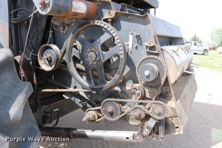 image for item DC7563 1981 Gleaner L2 combine