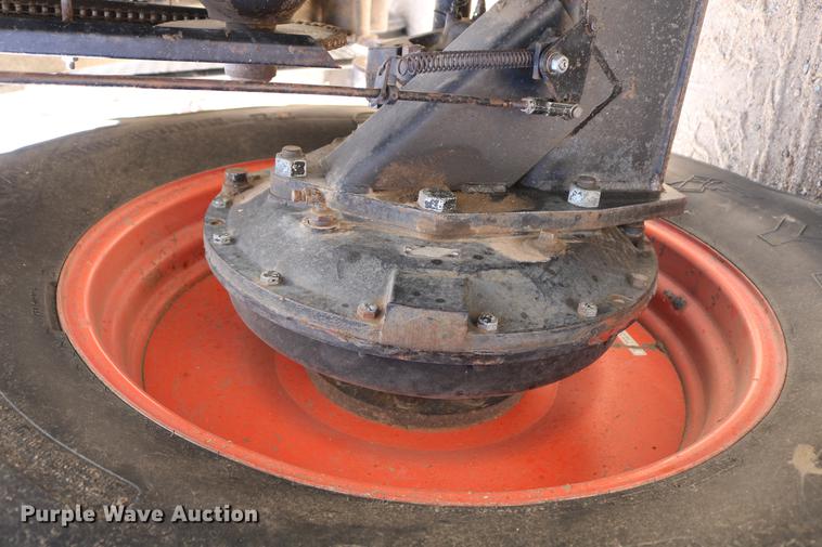 image for item DC7563 1981 Gleaner L2 combine