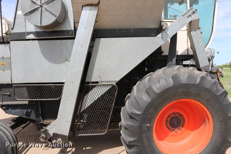 image for item DC7563 1981 Gleaner L2 combine