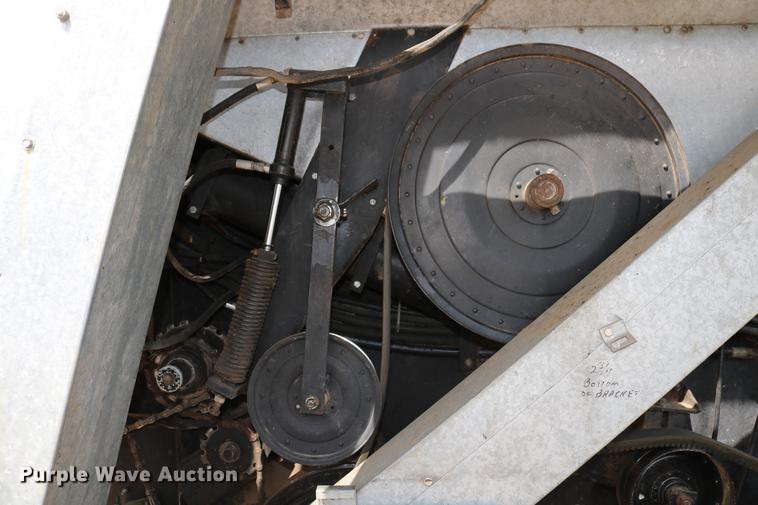 image for item DC7563 1981 Gleaner L2 combine