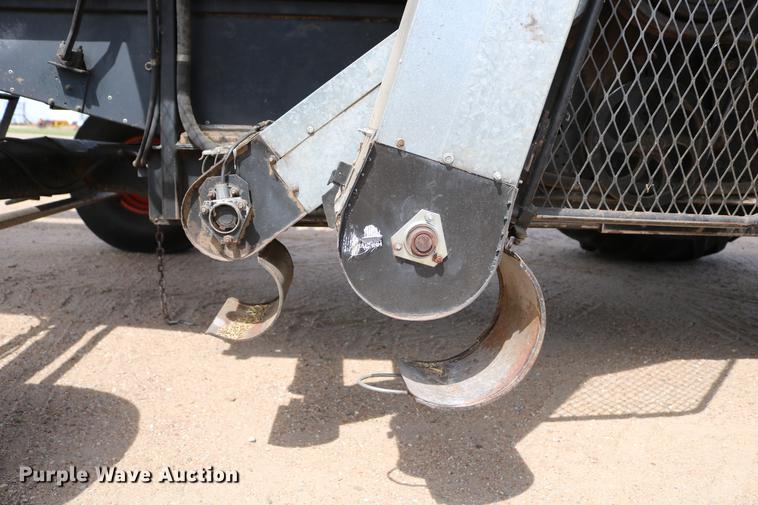 image for item DC7563 1981 Gleaner L2 combine