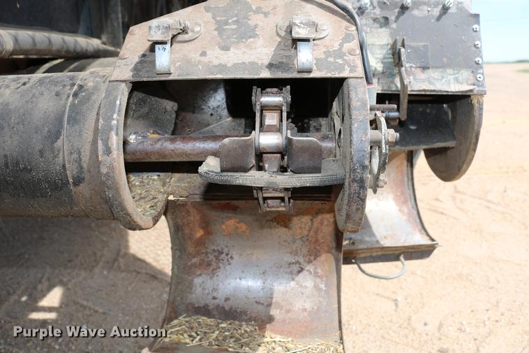 image for item DC7563 1981 Gleaner L2 combine