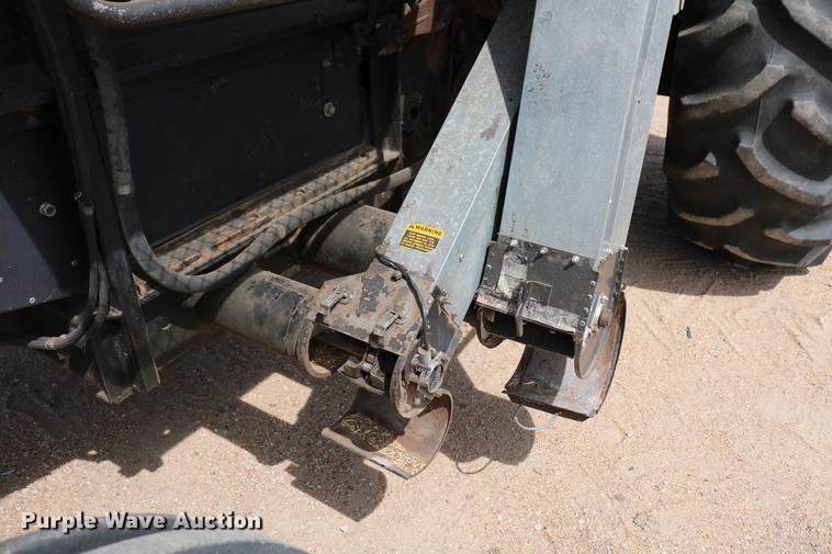 image for item DC7563 1981 Gleaner L2 combine