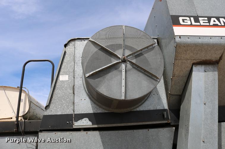 image for item DC7563 1981 Gleaner L2 combine