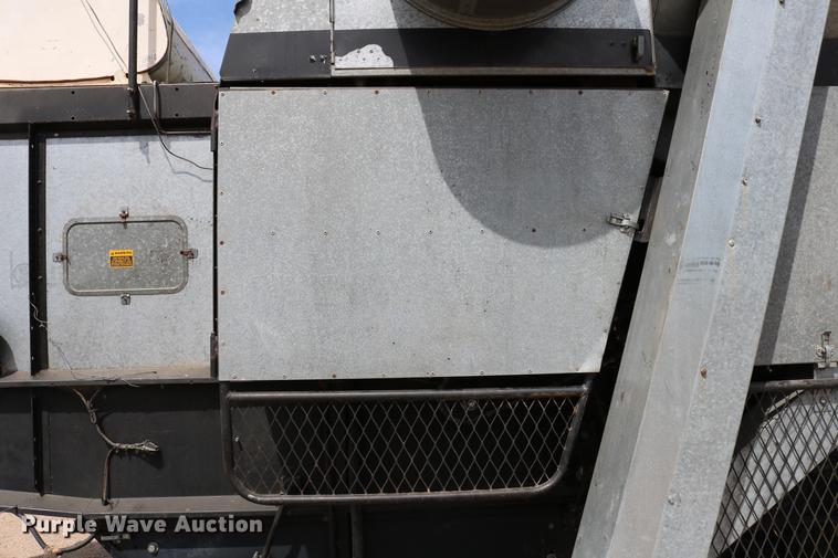 image for item DC7563 1981 Gleaner L2 combine