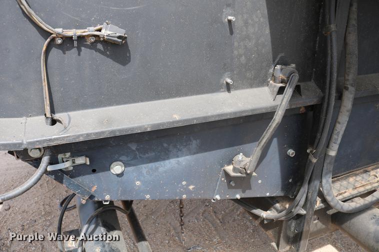 image for item DC7563 1981 Gleaner L2 combine