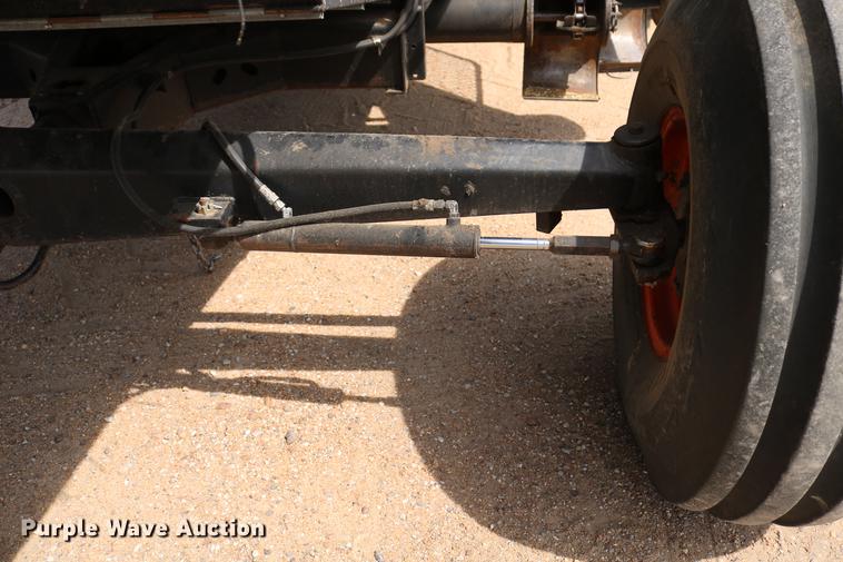 image for item DC7563 1981 Gleaner L2 combine