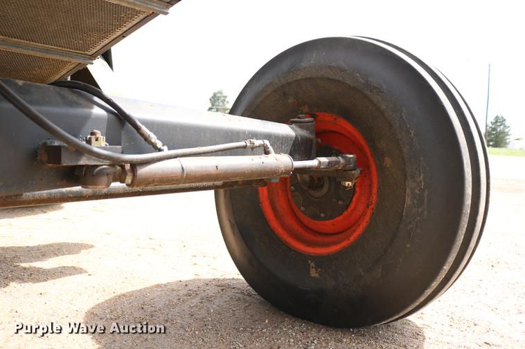 image for item DC7563 1981 Gleaner L2 combine