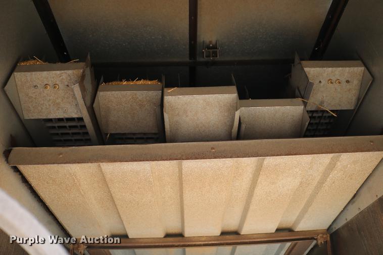 image for item DC7563 1981 Gleaner L2 combine