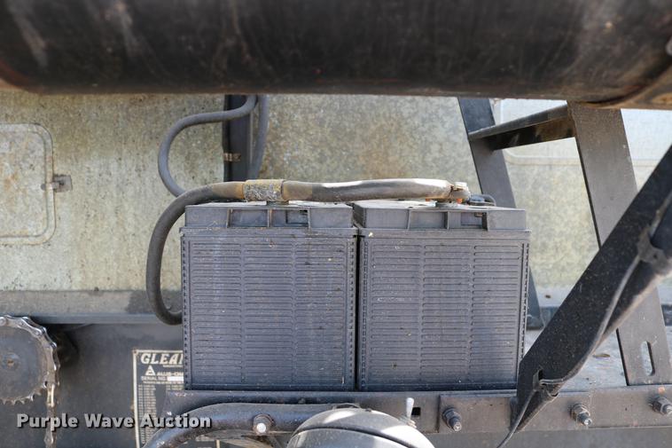 image for item DC7563 1981 Gleaner L2 combine