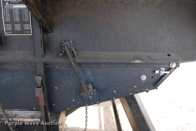 image for item DC7563 1981 Gleaner L2 combine