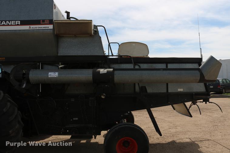image for item DC7563 1981 Gleaner L2 combine