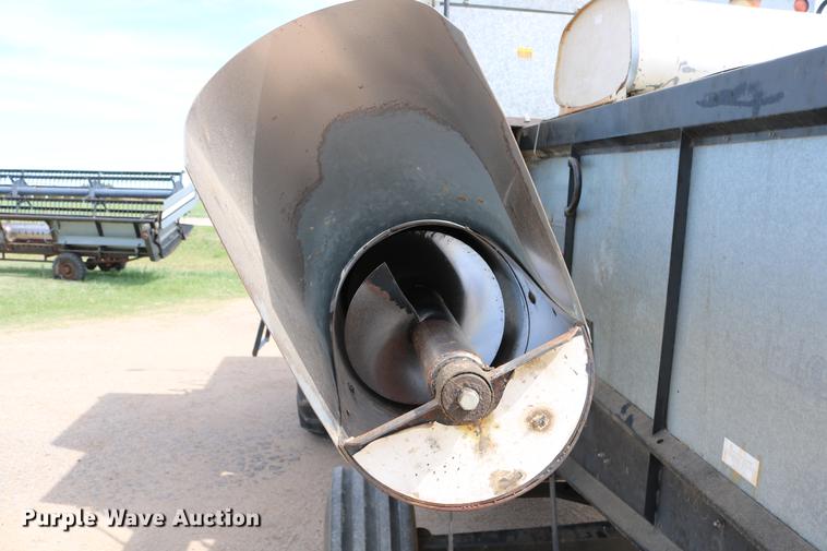 image for item DC7563 1981 Gleaner L2 combine