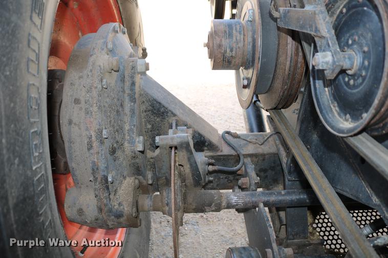 image for item DC7563 1981 Gleaner L2 combine