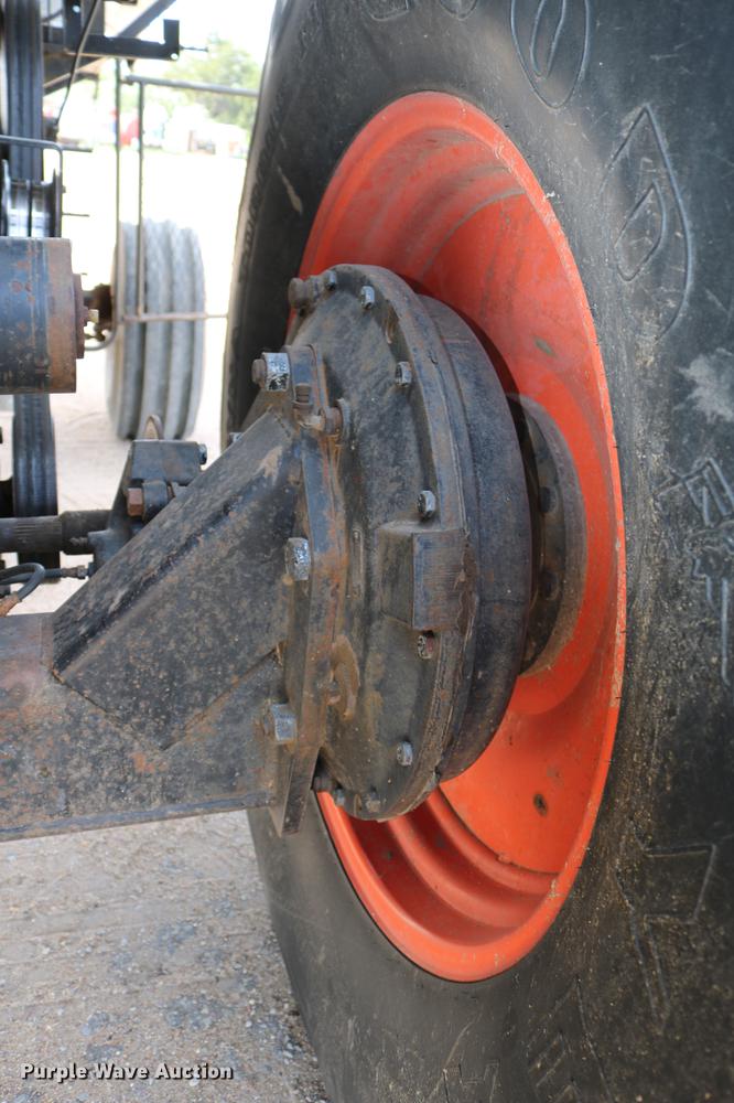 image for item DC7563 1981 Gleaner L2 combine