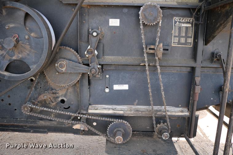 image for item DC7563 1981 Gleaner L2 combine