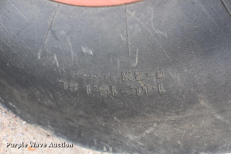 image for item DC7563 1981 Gleaner L2 combine