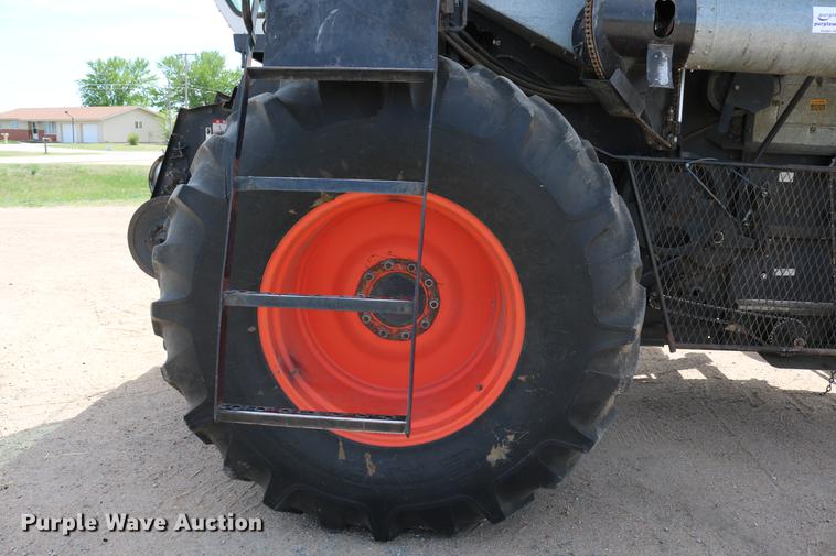 image for item DC7563 1981 Gleaner L2 combine