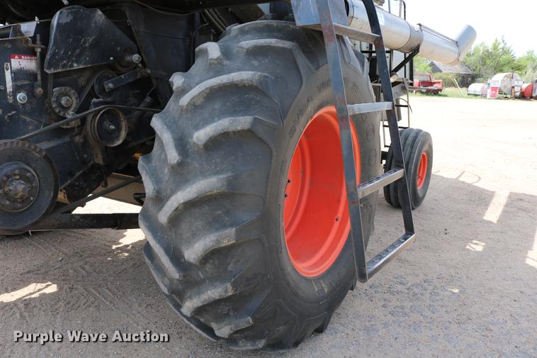 image for item DC7563 1981 Gleaner L2 combine