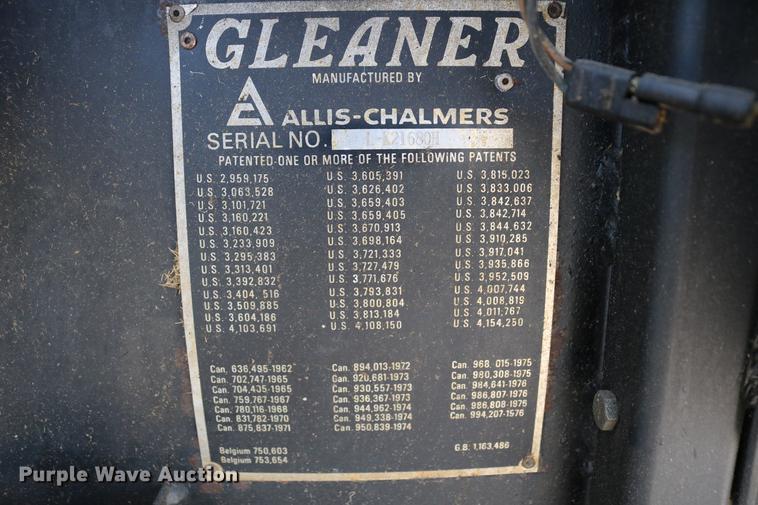 image for item DC7563 1981 Gleaner L2 combine