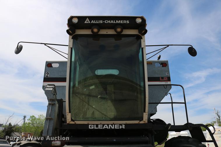 image for item DC7563 1981 Gleaner L2 combine