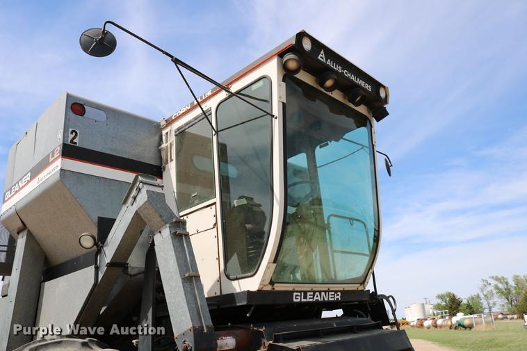 image for item DC7563 1981 Gleaner L2 combine