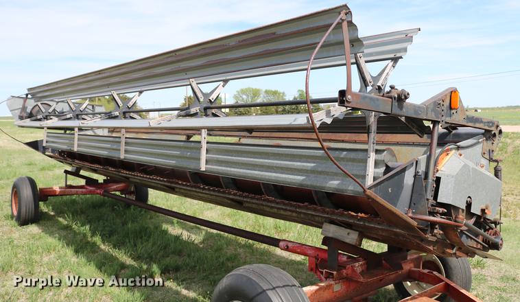 image for item DC7563 1981 Gleaner L2 combine