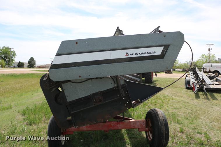 image for item DC7563 1981 Gleaner L2 combine