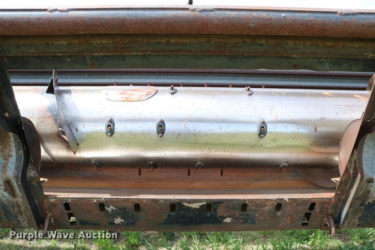 image for item DC7563 1981 Gleaner L2 combine