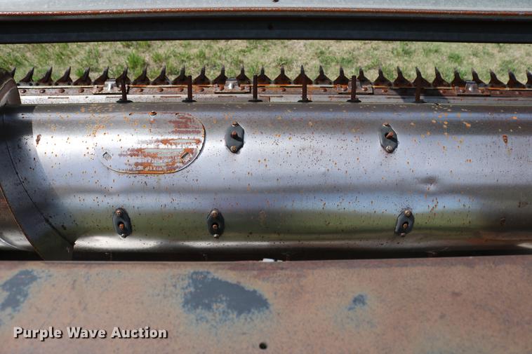 image for item DC7563 1981 Gleaner L2 combine