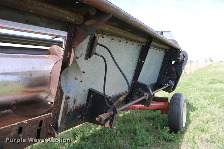 image for item DC7563 1981 Gleaner L2 combine