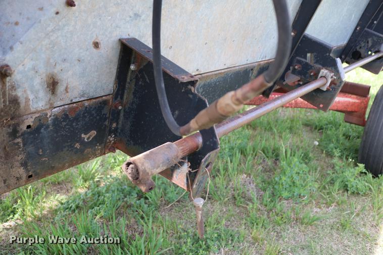 image for item DC7563 1981 Gleaner L2 combine