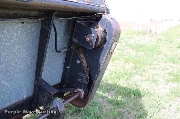 image for item DC7563 1981 Gleaner L2 combine