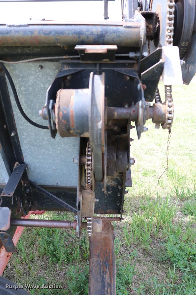 image for item DC7563 1981 Gleaner L2 combine