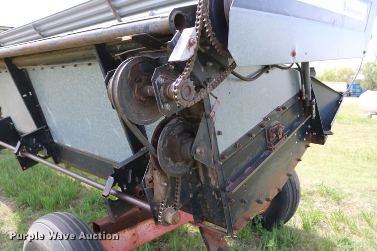 image for item DC7563 1981 Gleaner L2 combine