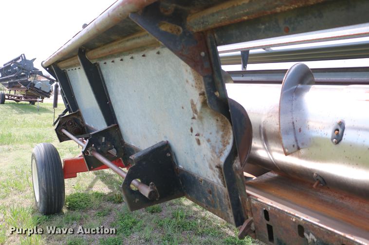 image for item DC7563 1981 Gleaner L2 combine