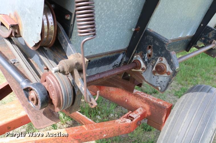 image for item DC7563 1981 Gleaner L2 combine