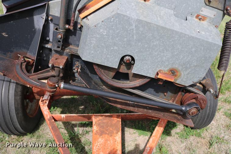 image for item DC7563 1981 Gleaner L2 combine