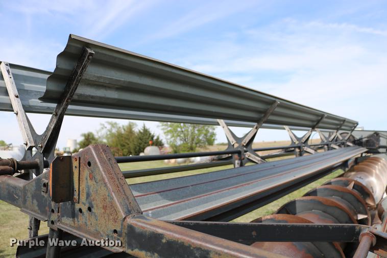 image for item DC7563 1981 Gleaner L2 combine