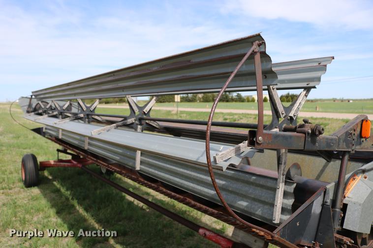 image for item DC7563 1981 Gleaner L2 combine