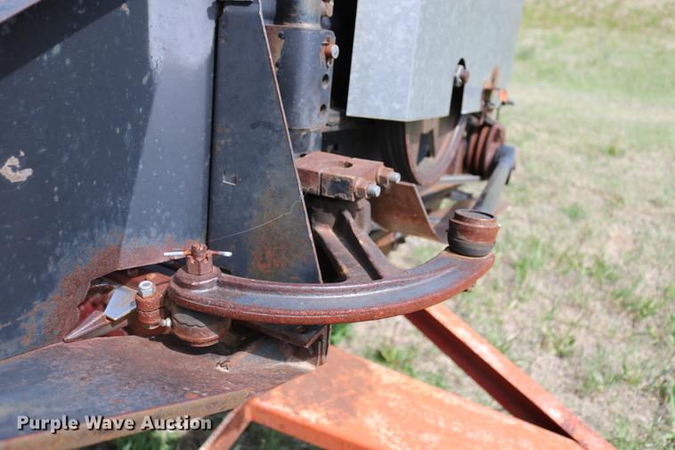 image for item DC7563 1981 Gleaner L2 combine