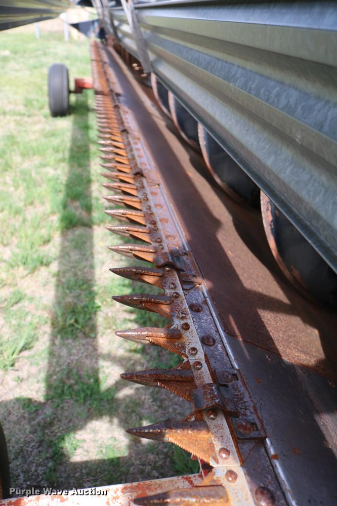 image for item DC7563 1981 Gleaner L2 combine