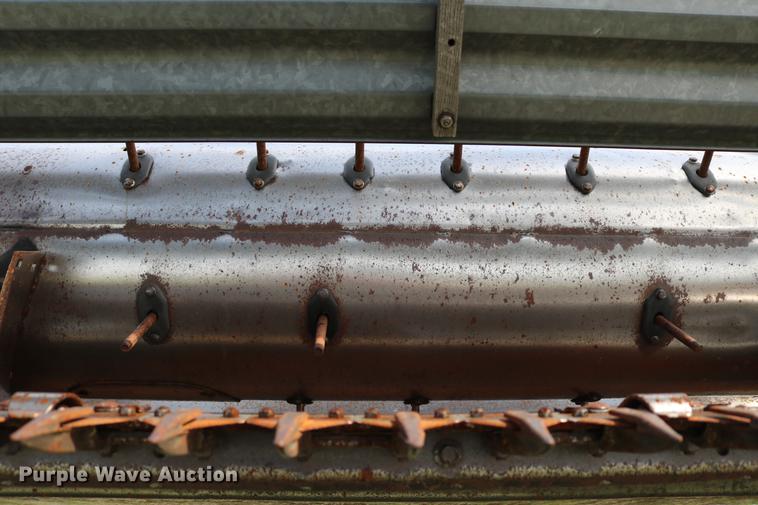 image for item DC7563 1981 Gleaner L2 combine