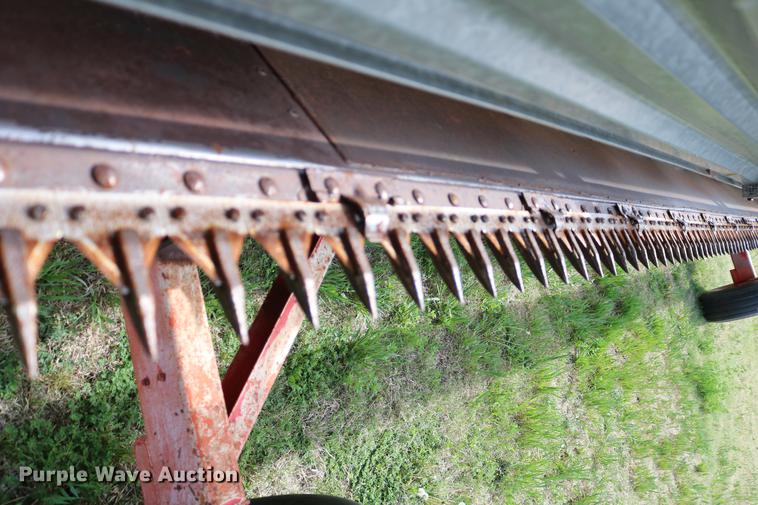 image for item DC7563 1981 Gleaner L2 combine