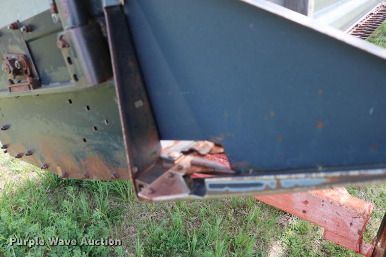 image for item DC7563 1981 Gleaner L2 combine