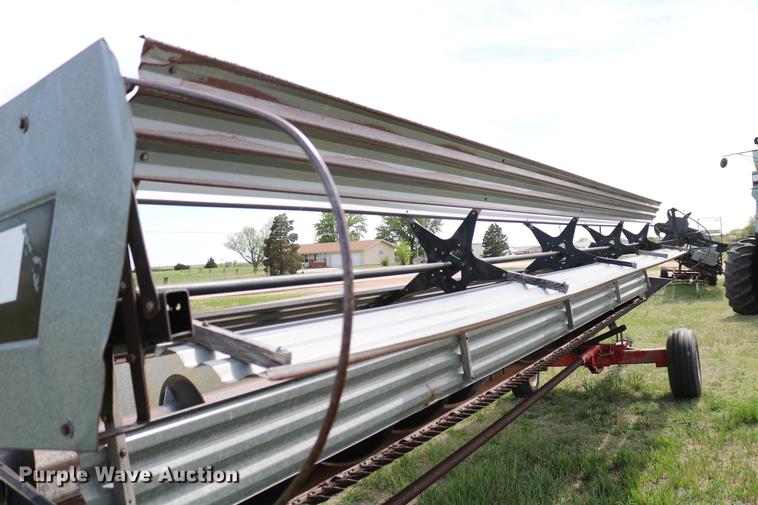 image for item DC7563 1981 Gleaner L2 combine